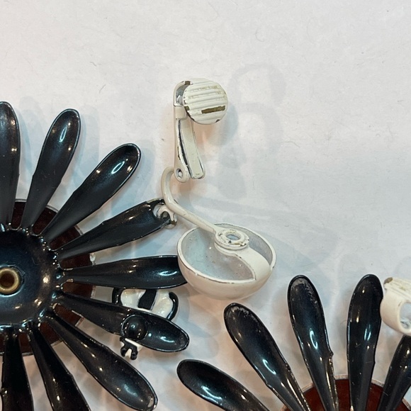 Vintage MCM 1960-70s Large Retro Daisy w Ladybug Clip On Earrings Summer Fun - Picture 9 of 12